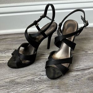 Beautiful satin heels w small platform